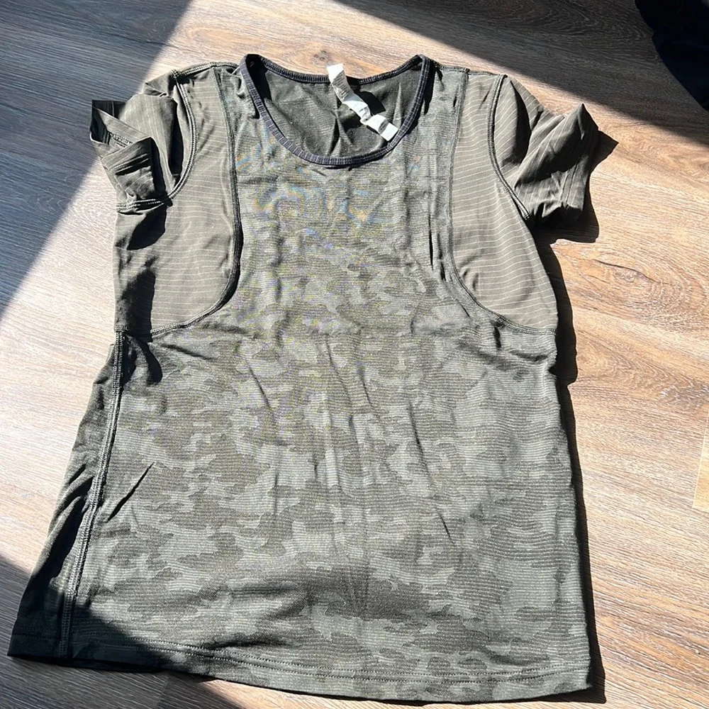 lululemon camo short sleeve - Picture 1 of 4
